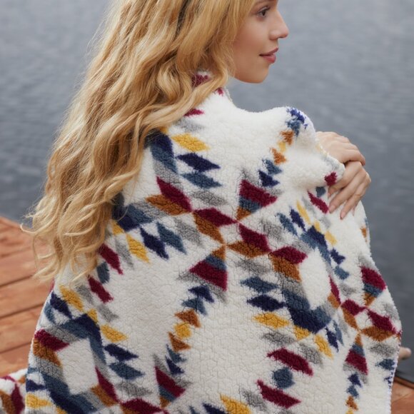 Luxe Home Decor Classic Faux Fur Throw | 1-Piece | Multicolor | 50"x60" - Picture 6 of 13